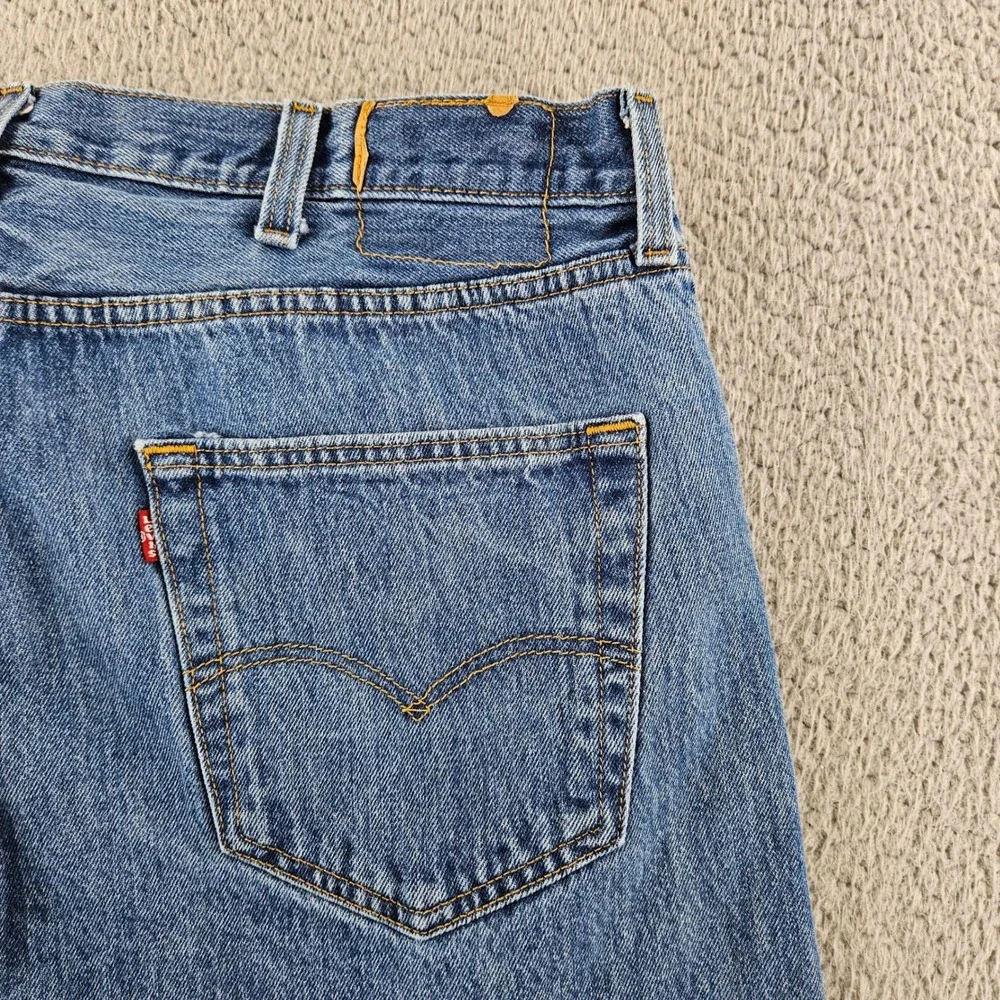 Levis 501 Jeans Mens 38x32 Blue Medium Wash Straight Leg Button Fly‎ Denim Jeans